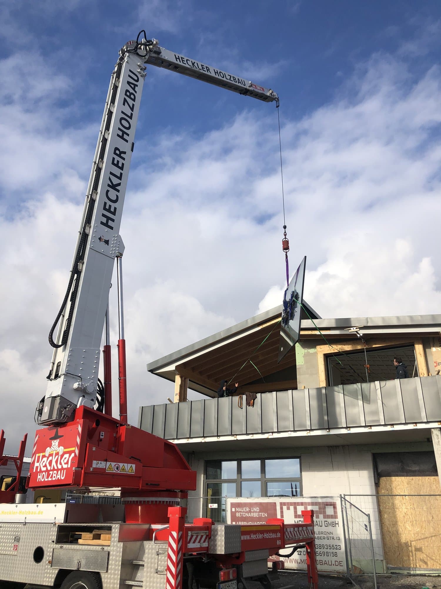 Autokran von Heckler Holzbau